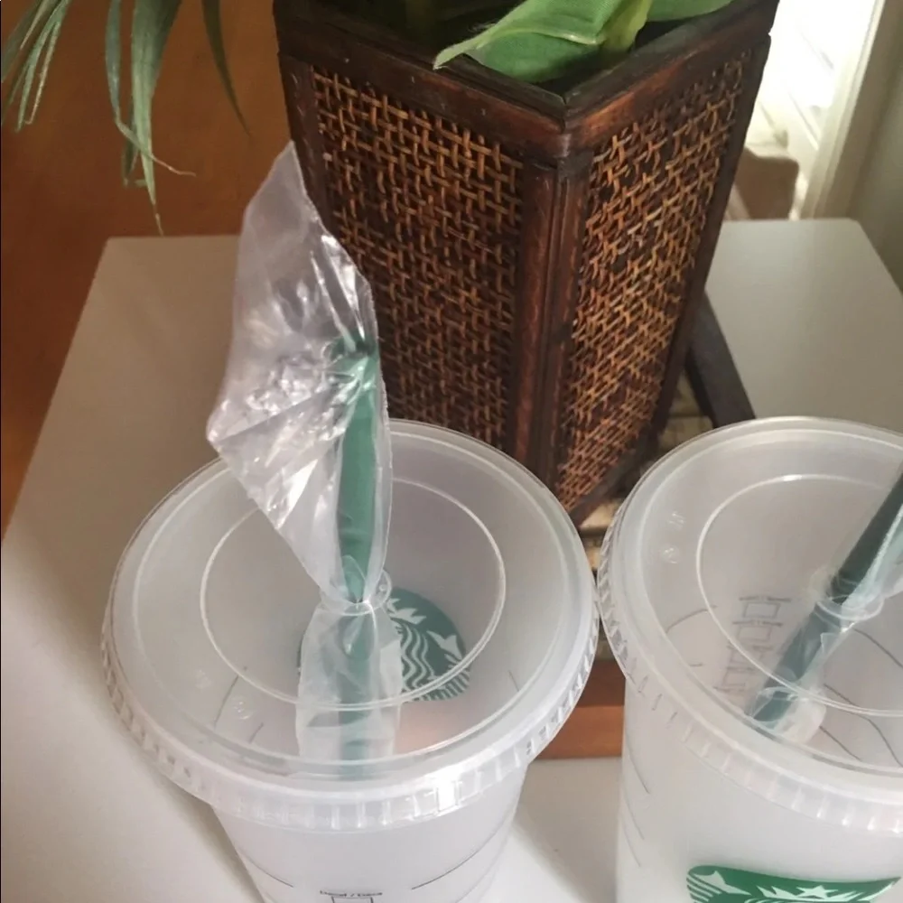 NWT Starbucks set of 2 Venti iced cups Christmas holiday gift coffee tea water